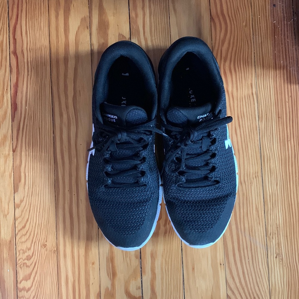 UA Charged black sneakers